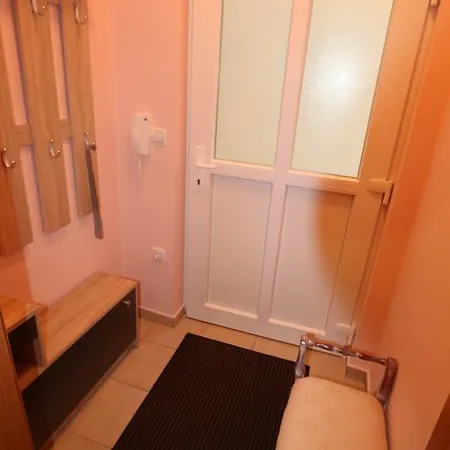 Apartma Vikend * ロガシュカ・スラティナ
